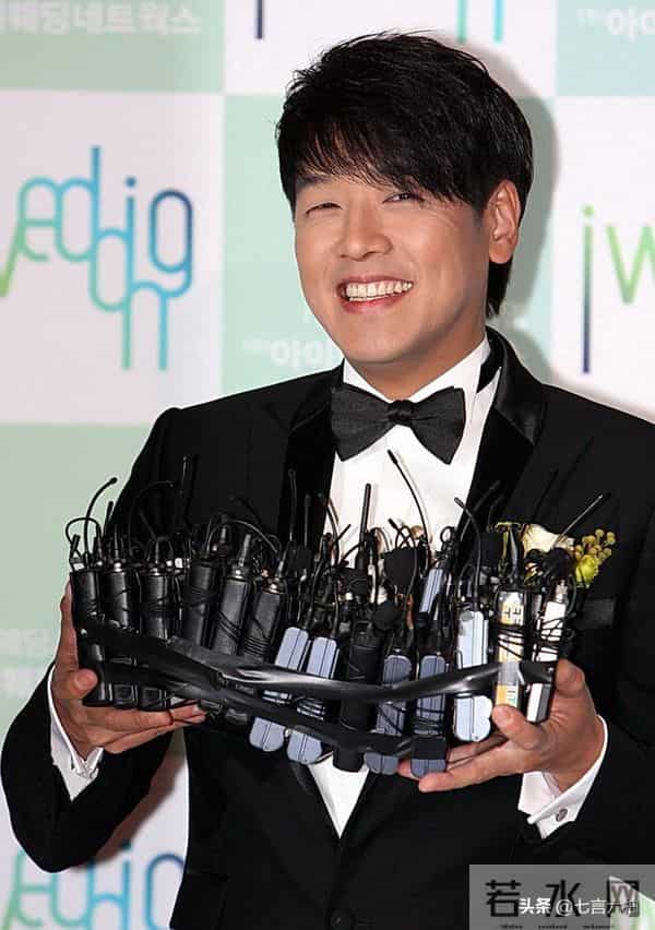 粉丝在何处?48岁柳时元二婚摆脱离婚痛,摆好样子再当痴情汉