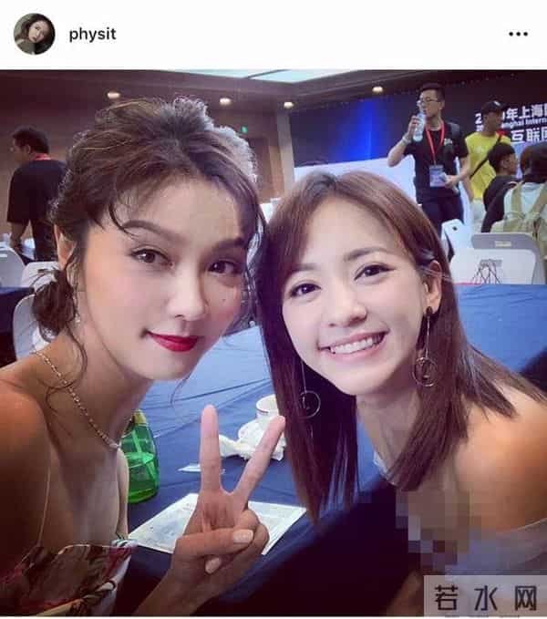 陈意涵穿低胸裙合影疑似走光 薛凯琪急忙删照片