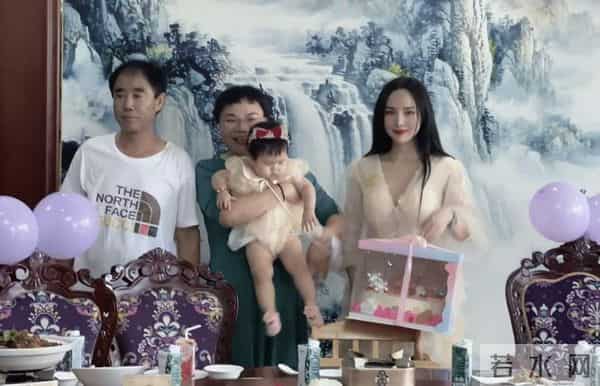 干露露一岁女儿曝光！妹妹干毛毛成网红，网友调侃“露毛姐妹！”