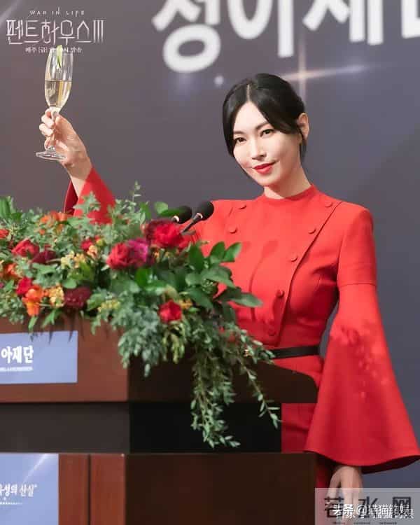 41岁韩彩英复出，首次公开亿万豪宅，全素颜上综艺让人认不出