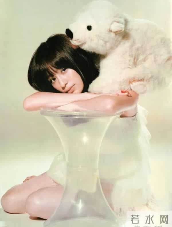 她一出道就是少男杀手，曾因一首《当你》爆红！17年过去，有多少人还在听她的歌？