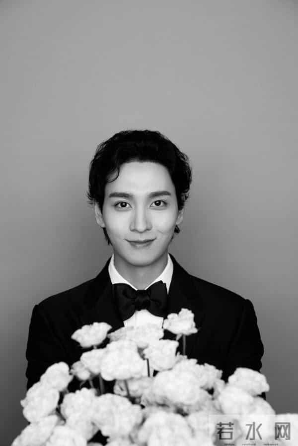 朴信惠今日大婚,婚纱照曝光美如仙子,牵手丈夫崔泰俊笑容甜蜜