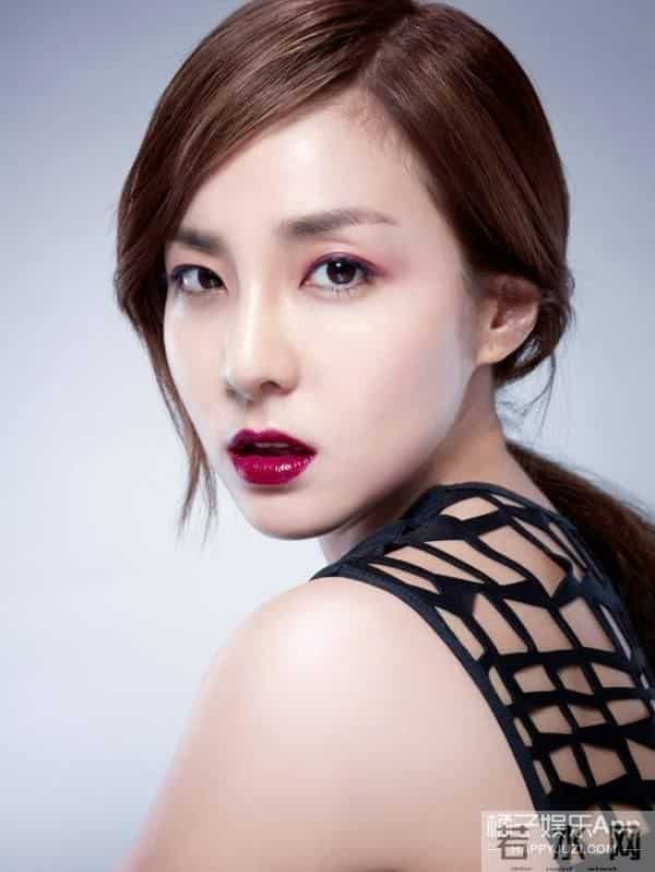 2NE1成军7周年 小姐姐们经典妆发造型编年史!