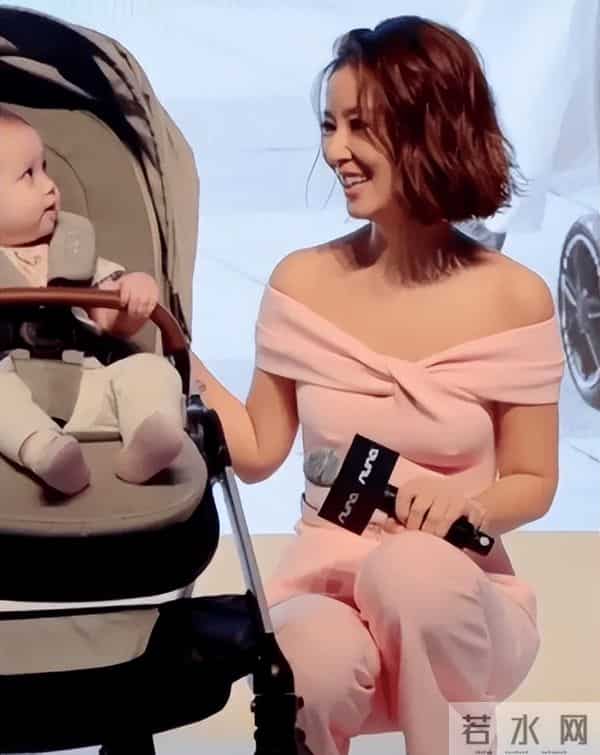 林心如陷入凸点疑云，下面几位女星更夸张，网友直呼扛不住。