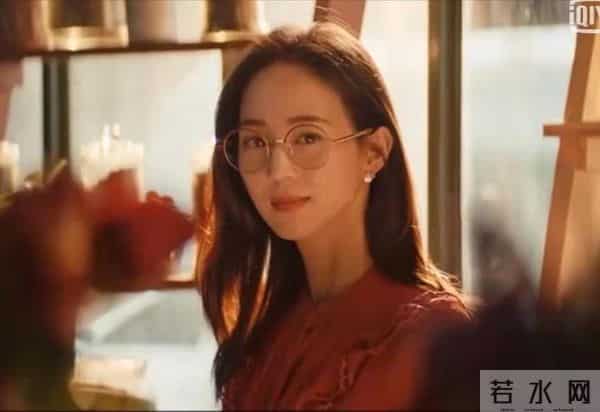 柳岩”穿泳装上街“：借”胸“上位，这个梗还要被人调戏多久？