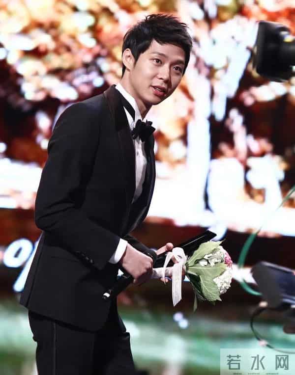 屋塔房王世子播出10年，朴有天从天堂坠落，他却打了漂亮的翻身仗