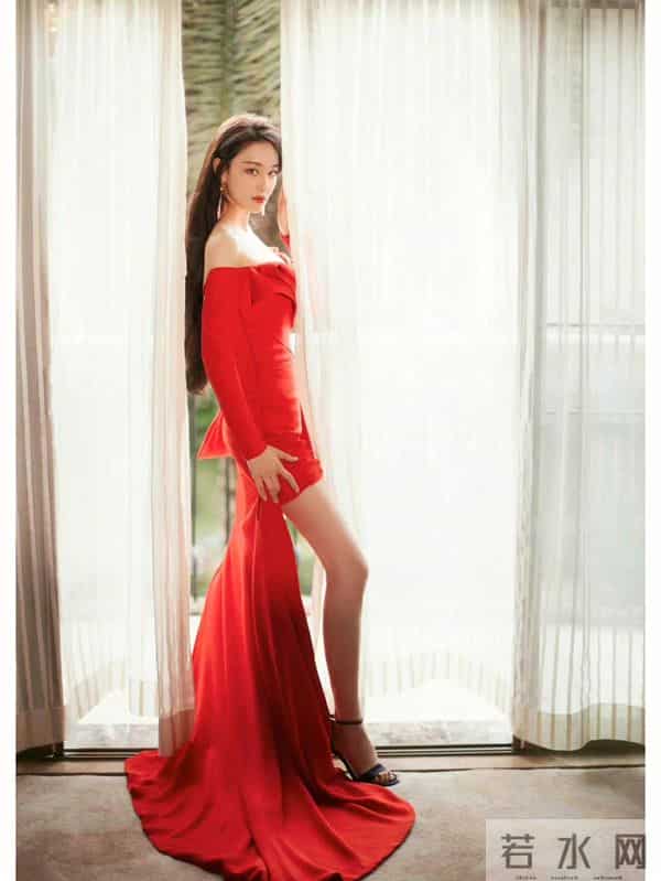 美艳风情，盘点中国十大最美足球宝贝。天使面庞与魔鬼身材并存！