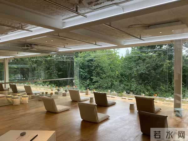 疫情反复压力大 韩国人只想找个地方“发呆”