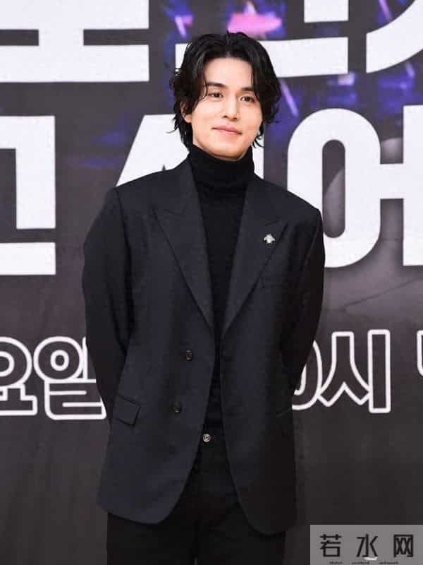 李栋旭发展史：从演员到主持人，他从未停止挑战