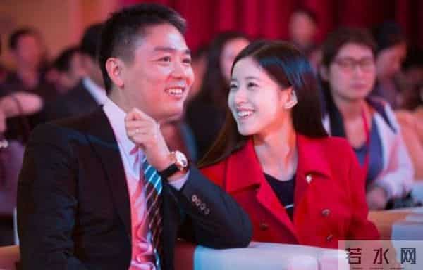 东哥与奶茶妹幸福领证:世界又多了一道真爱的光