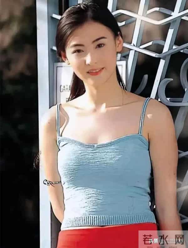 2010年，张柏芝挺着大孕肚，四肢纤细胖到180斤，依旧美的不像话