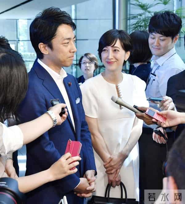 日本前首相小泉之子七夕节宣布与日法混血女主播结婚，女方已怀孕5个月
