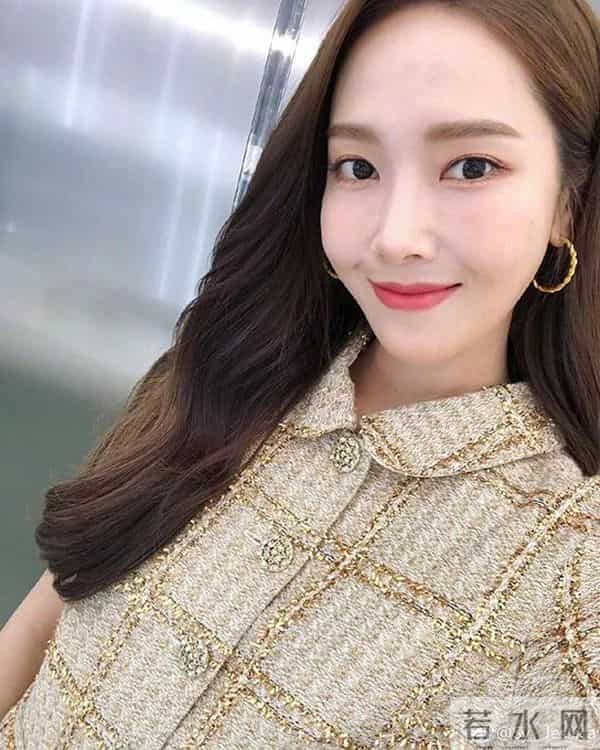 爱豆郑秀妍这么忙 居然还隐藏了一重身份?Ins上传疯传!