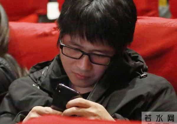 韩寒三重门讲的什么?是他本人所写还是韩仁均代笔