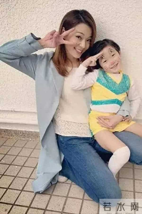 心疼!TVB 女星吕慧仪遇车祸颈椎移位,带伤拍戏还半工半读养娃