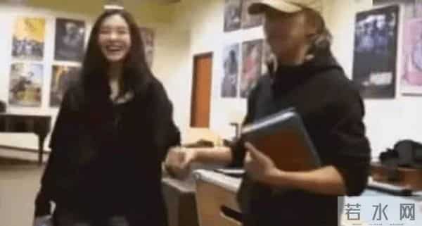 港媒曝59岁周星驰追求17岁落选港姐 两人约会曝光