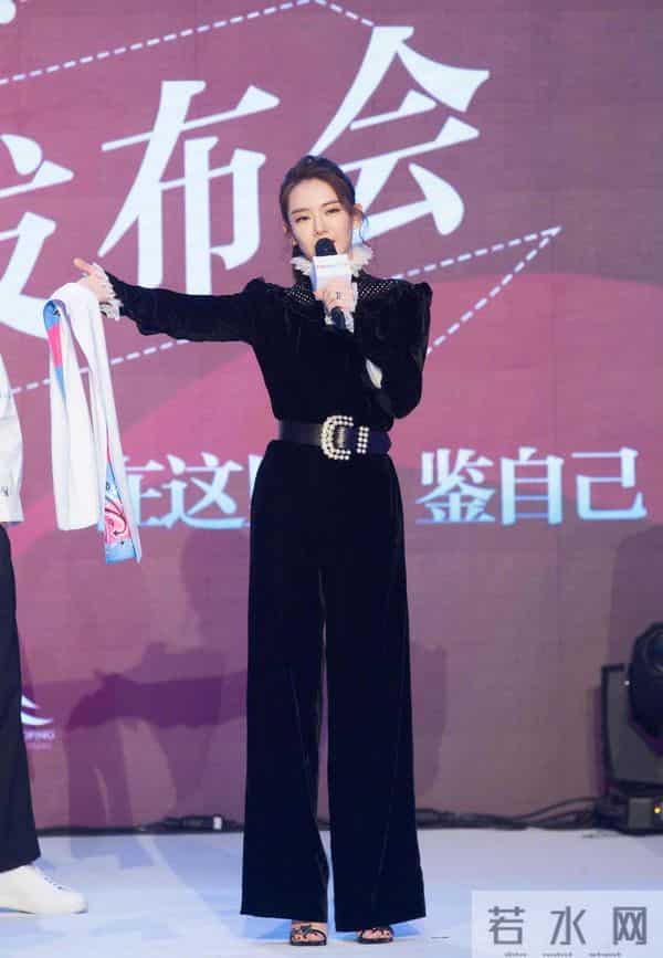 章子怡又出大招，穿蕾丝半透连体裤勾勒S型曲线，驾驭起来没压力