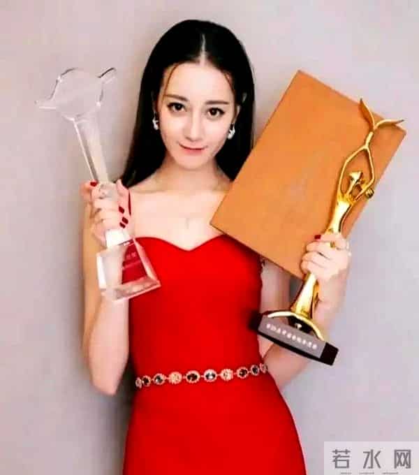 枭起青壤遭审判,穿睡衣、露大腿、打戏像调情,迪丽热巴跟着遭殃