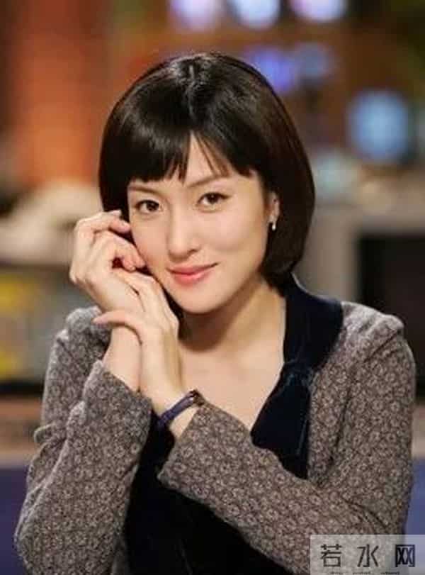 他是古早帅大叔，年轻时堪称人气男神，还娶了位小10岁女主播。