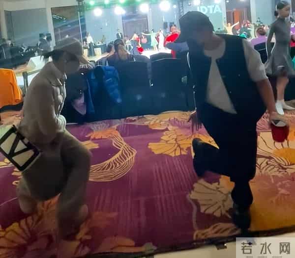 邓超晒与孙俪跳舞视频,庆祝结婚15年:今天是我们的水晶婚