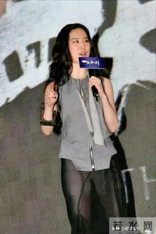 刘亦菲穿透视裙炸场!轻盈薄纱若隐若现,美到窒息谁懂?