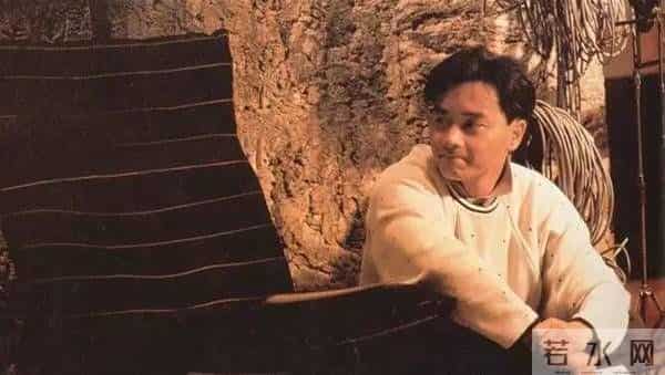 那些把乃们迷到不行的宋仲基、宋慧乔、权志龙都是他的粉丝!