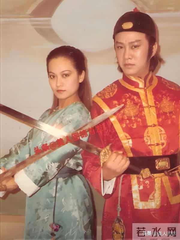 郭靖师傅~斑斑,主持过央视春晚,前夫惠天赐,姐姐森森