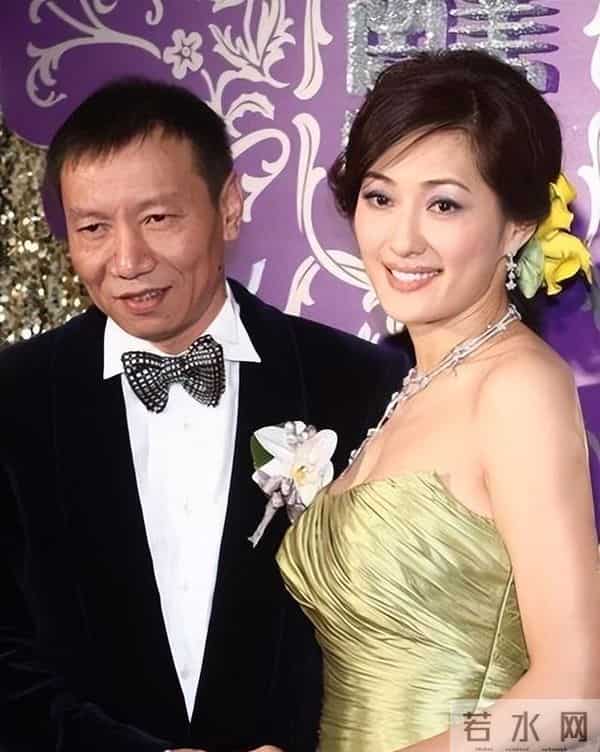 被老外骗财又骗色，反手就嫁北京亿万富豪，如今无儿无女也很受宠