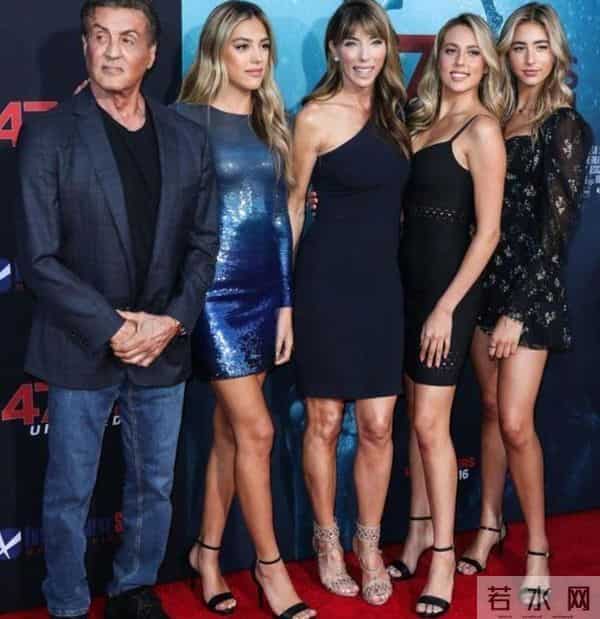 76岁史泰龙3度离婚!被指隐瞒财产,手臂上妻子头像纹身已换成狗