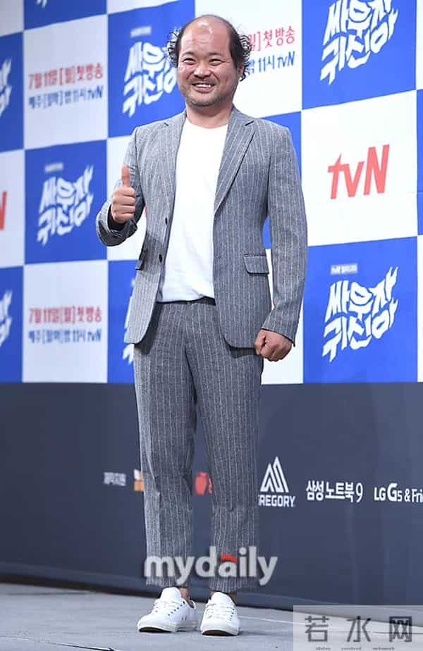 [MD PHOTO] 韩国艺人玉泽演、金素贤出席新剧《战斗吧，鬼神》发布会