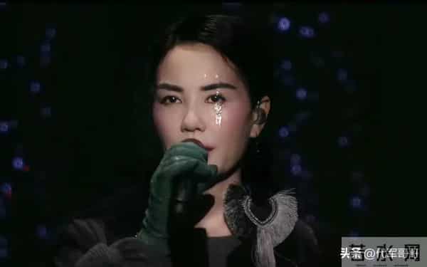 北京那一夜,“跌落神坛”的王菲,让所有人见识了她的江湖地位