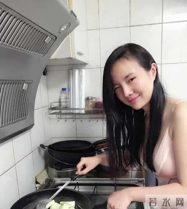 干露露故伎重演爱炒作,晒出大尺寸照片被吐槽