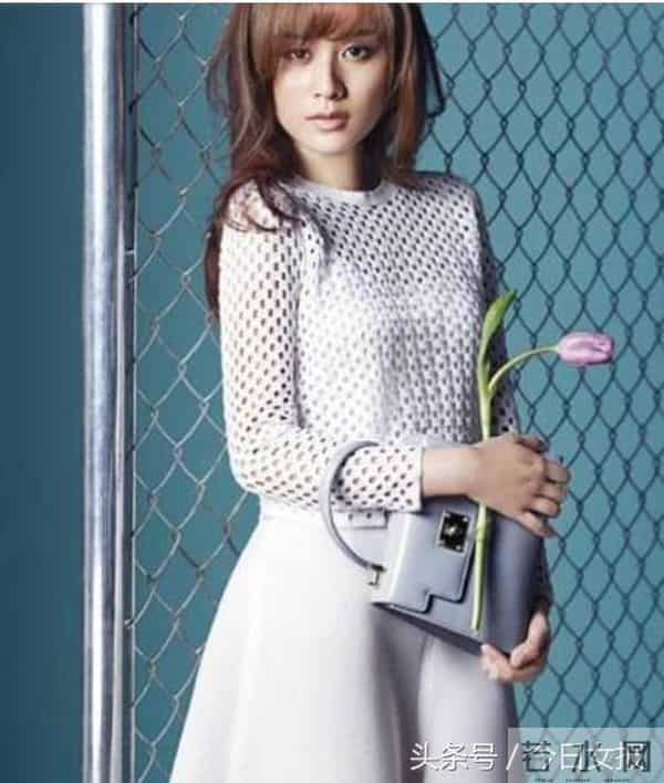 从不坐飞机的鹿晗春节却陪关晓彤飞去日本！明星靠啥克服飞行恐惧