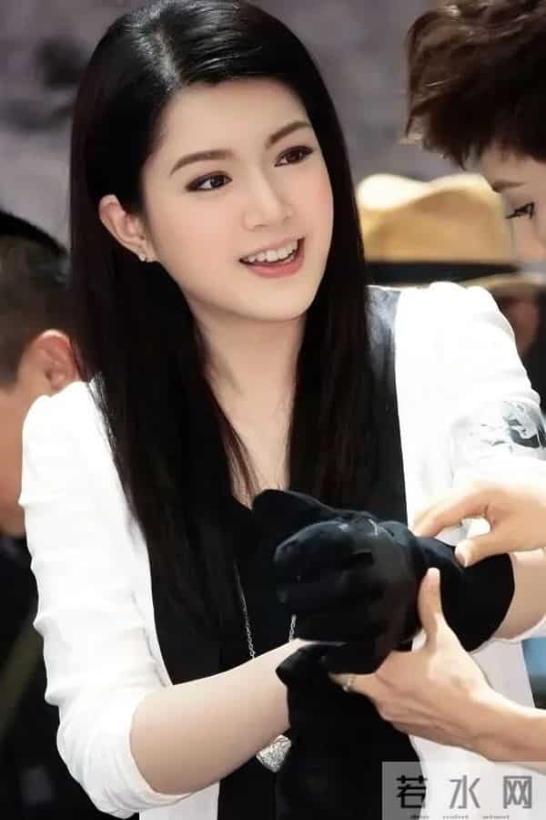 突发！香港知名女星苟芸慧宣布离婚，老公坚持丁克不愿意生娃