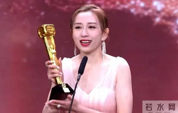 TVB颁奖礼：杨怡紧身礼服抢镜，陈自瑶好美，视后龚嘉欣造型翻车