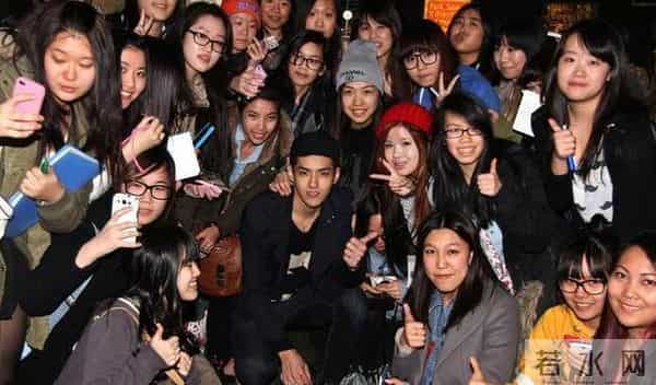 吴亦凡狱中生活后续,母亲找过成龙求救,生父尝试引渡无果