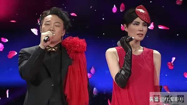 北京那一夜,“跌落神坛”的王菲,让所有人见识了她的江湖地位