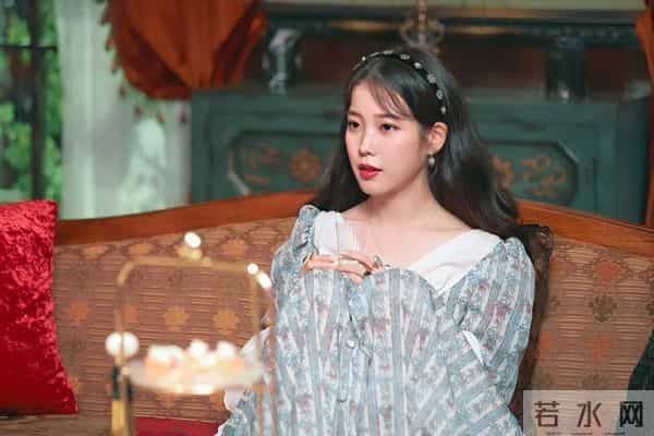 IU因长得丑被拒绝20次,如今成为韩国第一女solo,有人后悔了