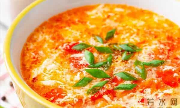 难怪电视里只有上半身,镜头下移后,是不能看的尴尬全景