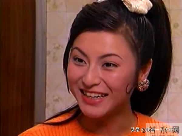 《我和春天有个约会》完美融合精明与单纯的金露露，因美好而幸福