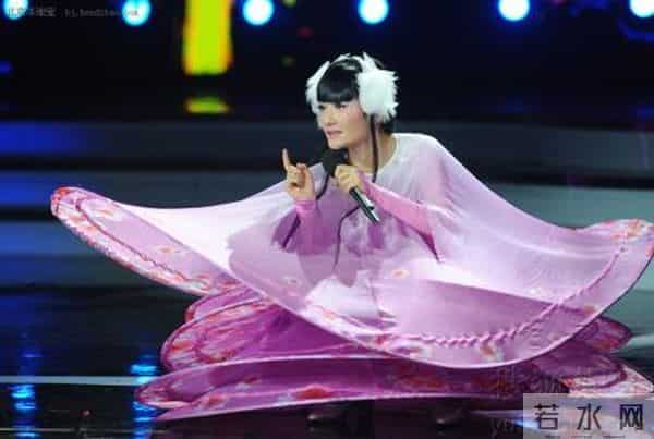 回顾谢娜在《百变大咖秀》中的各种装扮,娜姐真是扮啥像啥