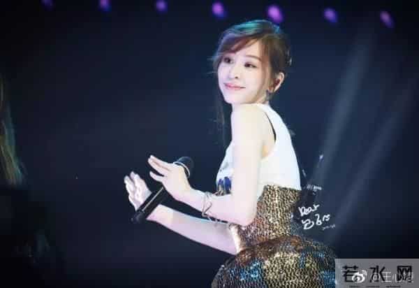 她一出道就是少男杀手，曾因一首《当你》爆红！17年过去，有多少人还在听她的歌？