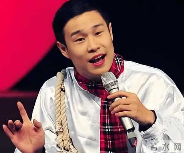 44岁小沈阳现身故宫,没人认识还找三个保镖清道 网友嘲讽:谱真大