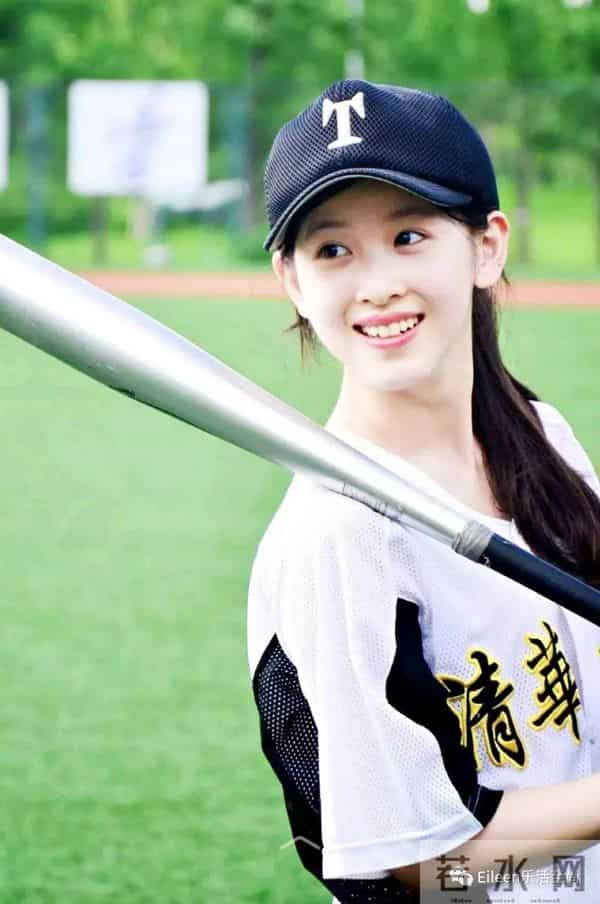 合影被裁？奶茶妹妹的千亿名媛晋级路还有多长？