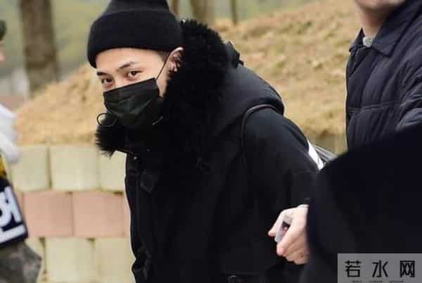 G-Dragon入伍平头照曝光!wink敬礼潇洒帅气