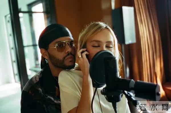 4.1分疯狂擦边!顶级女爱豆拍“小黄片”,被骂上天了!