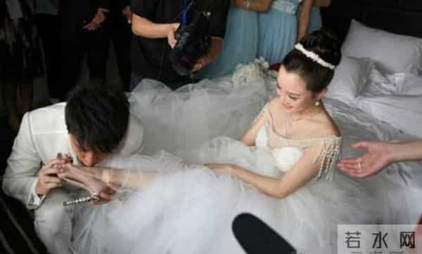 李小璐的堕落史，她的故事远比你想得“更毁三观”