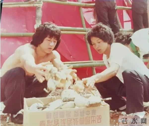 郭靖师傅~斑斑,主持过央视春晚,前夫惠天赐,姐姐森森