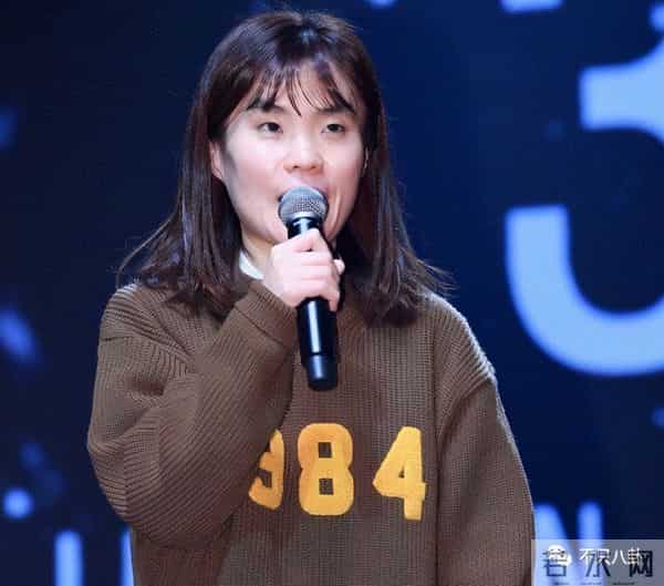 一定很痛苦吧?生日前一天,她和母亲一起自杀身亡