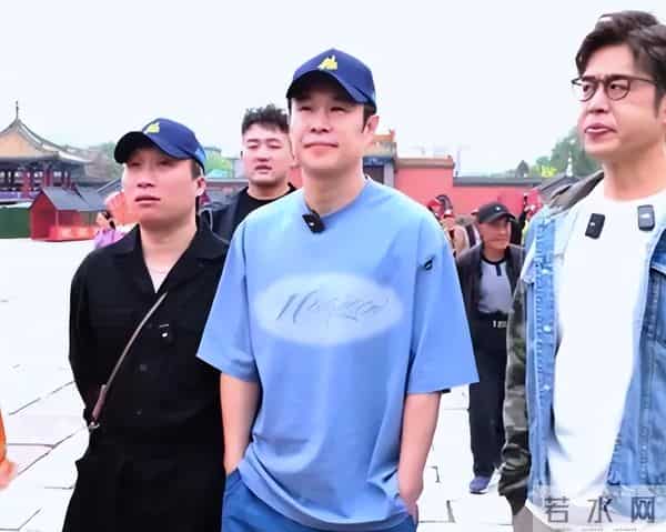 44岁小沈阳现身故宫,没人认识还找三个保镖清道 网友嘲讽:谱真大